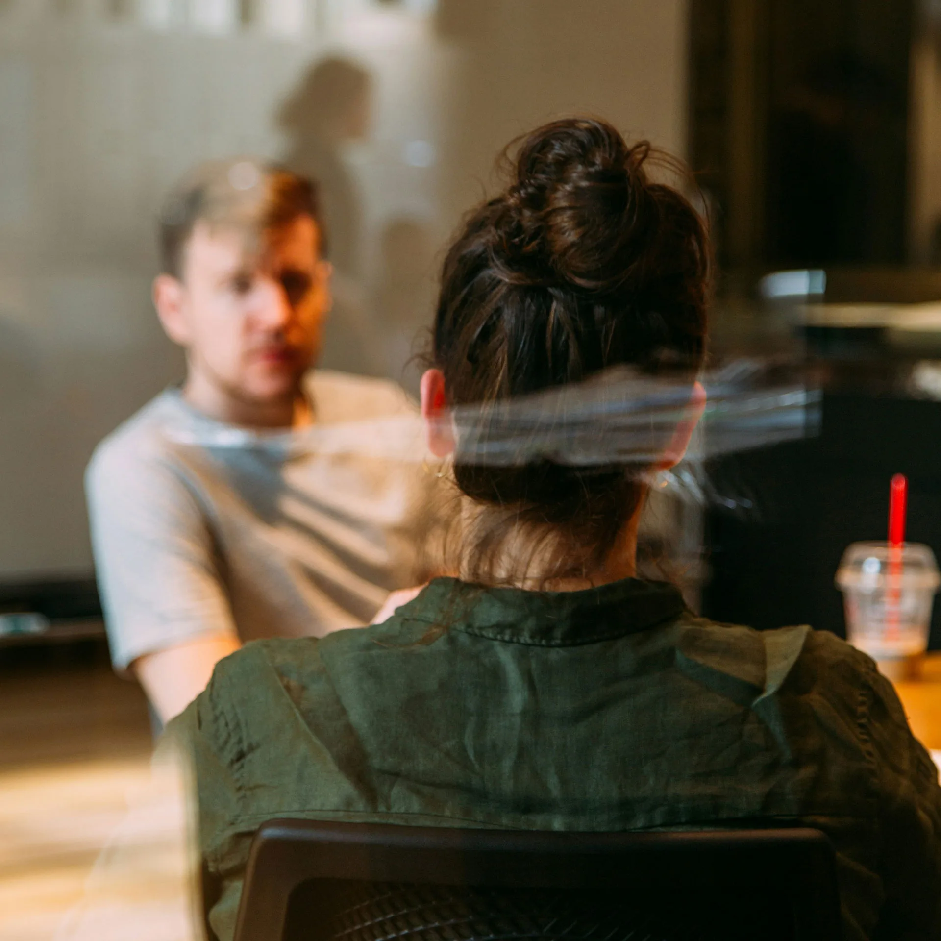 Två kollegor i möte